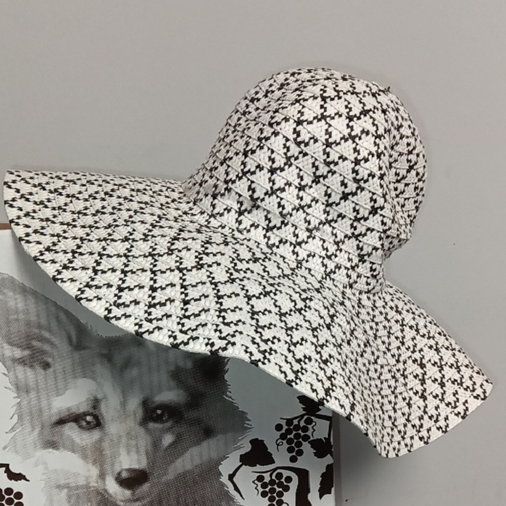 Brand New Stylish Black and White Women's Sun Hat